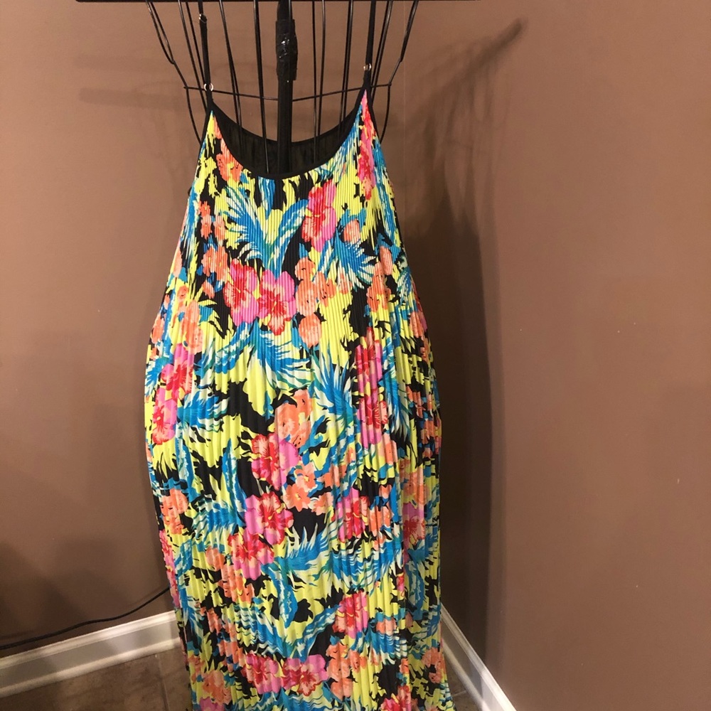Dress - Picture 3 of 3